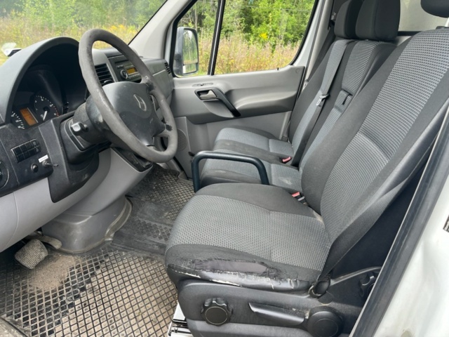 1401847-23 Mercedes-Benz Sprinter 316 CDI skåp baklift 2011