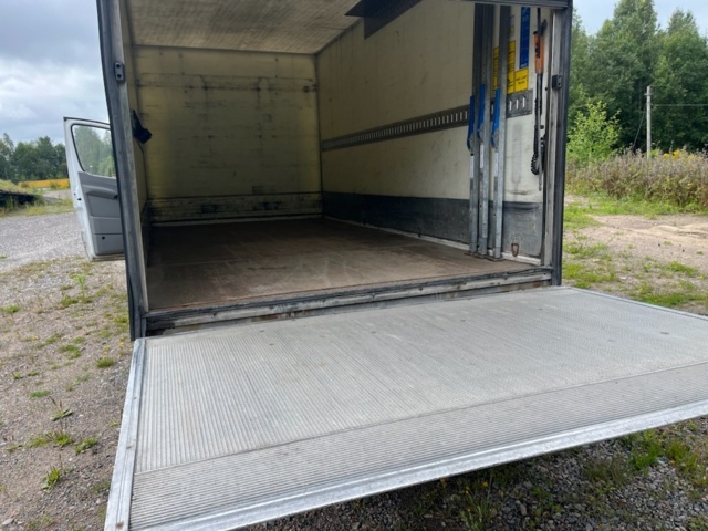 1401847-7 Mercedes-Benz Sprinter 316 CDI skåp baklift 2011