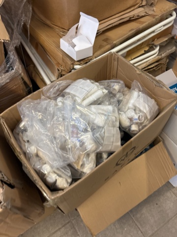 1296678-5 Wholesale of mixed goods and spare parts in cardboard boxes and plastic boxes