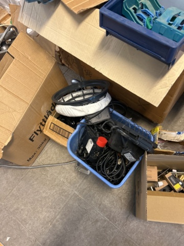 1296678-12 Wholesale of mixed goods and spare parts in cardboard boxes and plastic boxes