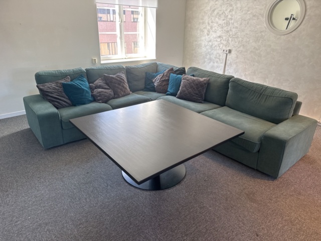 1355249-2 Soffa med bord