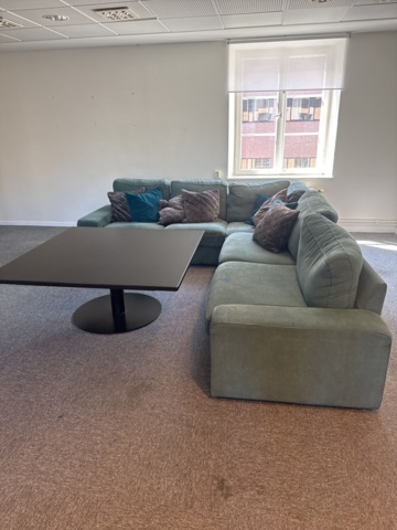 1355249-3 Soffa med bord