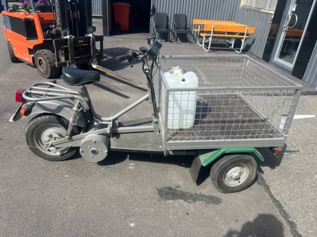 1395431-2 Flakmoped - Norsjö Carrier Electric - 2005 (Reparationsobjekt)
