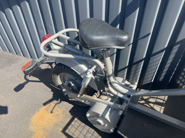 1395431-8 Flakmoped - Norsjö Carrier Electric - 2005 (Reparationsobjekt)