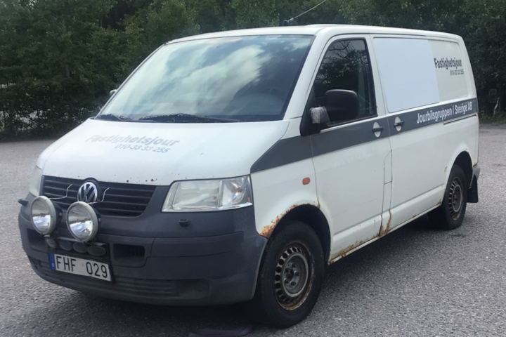 1332994-1 Volkswagen Transporter Kombi T30 2.5 TDI 4Motion Manual, 131hp, 2007 (Scratch object)