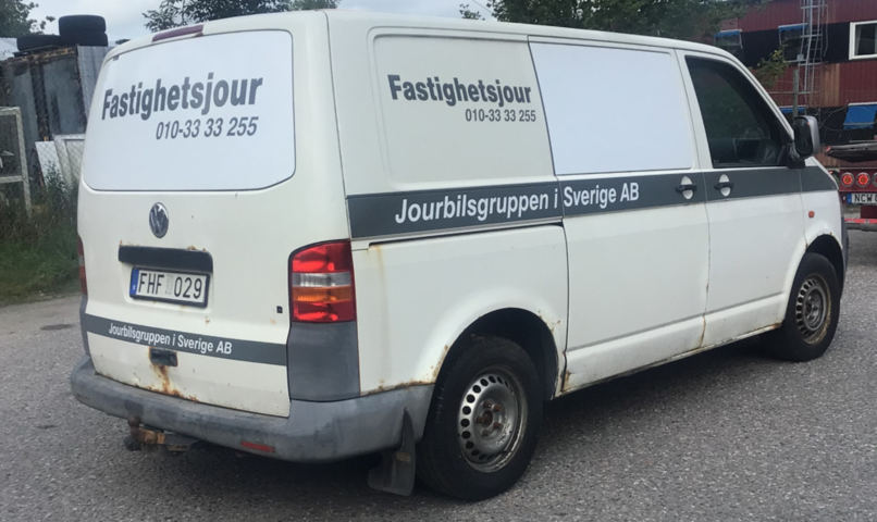 1332994-3 Volkswagen Transporter Kombi T30 2.5 TDI 4Motion Manual, 131hp, 2007 (Scratch object)