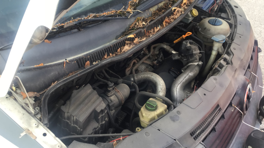 1332994-8 Volkswagen Transporter Kombi T30 2.5 TDI 4Motion Manual, 131hp, 2007 (Scratch object)