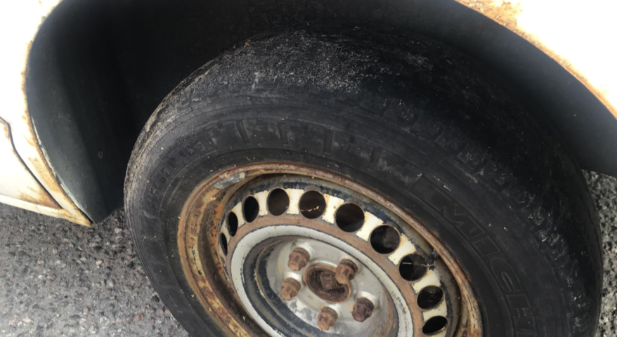 1332994-10 Volkswagen Transporter Kombi T30 2.5 TDI 4Motion Manual, 131hp, 2007 (Scratch object)