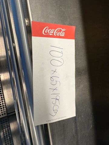 1176437-4 Väggkyl med nattgardin och ledbelysning, ca 100x65x195 cm