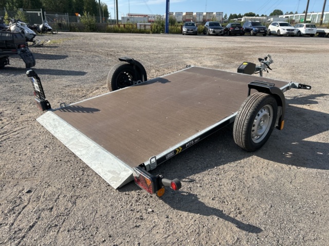 1377986-16 Maskintransport plattformstrailer 750kg Lorries PT75 2617 -2023