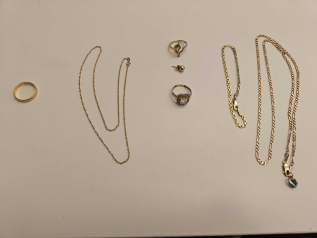 1130290-8 Parti med smycken i guld