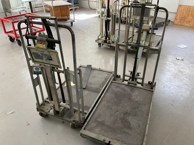 1405123-3 2 st. lagervagnar