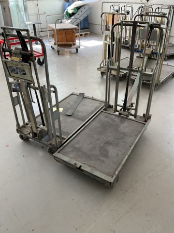 1405123-4 2 st. lagervagnar