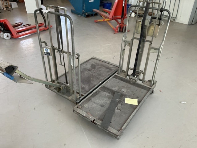 1405123-7 2 st. lagervagnar