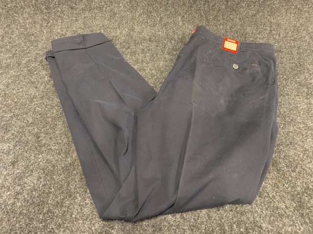 1402907-12 18 st byxor Sansiro