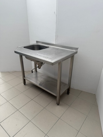 1176448-1 Diskbänk med stor ho, sil, kulventil och underhylla. Ca 100x70x90 cm