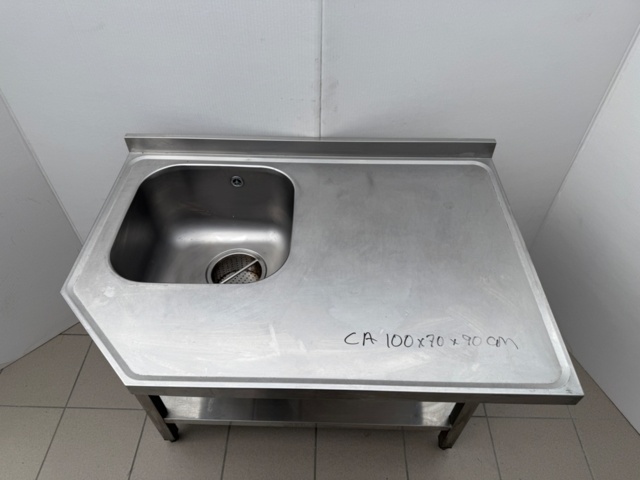 1176448-3 Diskbänk med stor ho, sil, kulventil och underhylla. Ca 100x70x90 cm