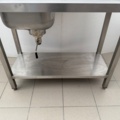 1176448-5 Diskbänk med stor ho, sil, kulventil och underhylla. Ca 100x70x90 cm