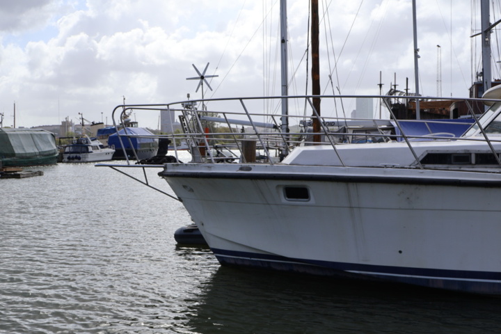 1371112-3 Uniflite/Chris Craft Concertible 42 -1979