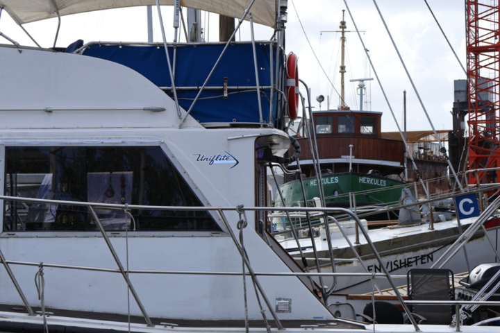 1371112-11 Uniflite/Chris Craft Concertible 42 -1979