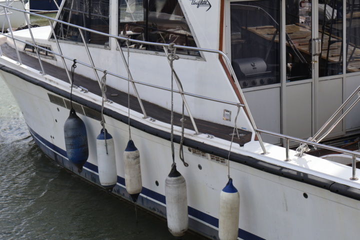 1371112-13 Uniflite/Chris Craft Concertible 42 -1979