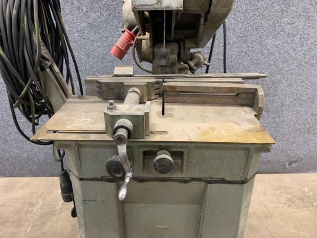 1407303-4 Metallkap, Thomas Vasca