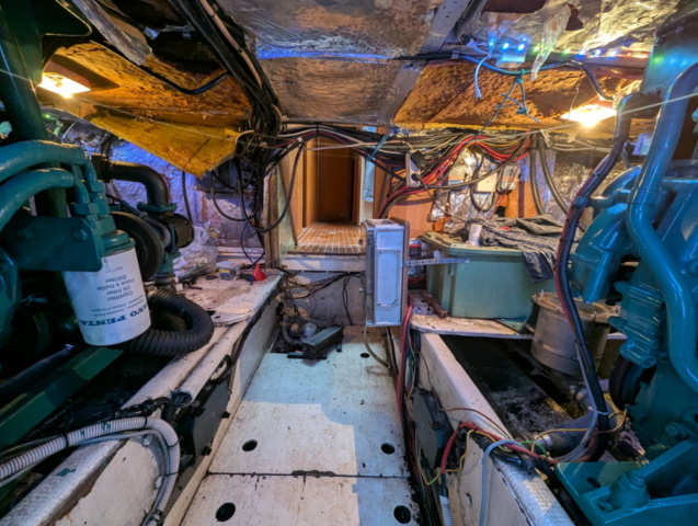 1371112-60 Uniflite/Chris Craft Concertible 42 -1979