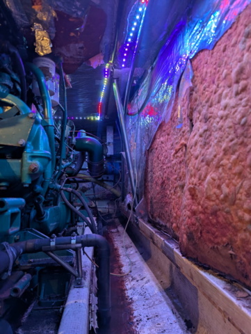 1371112-66 Uniflite/Chris Craft Concertible 42 -1979