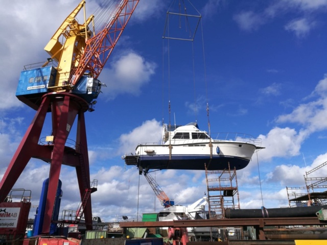 1371112-2 Uniflite/Chris Craft Concertible 42 -1979