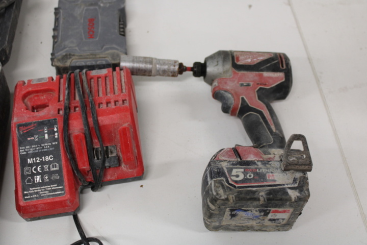 1356927-3 Borrmaskin, skruvdragare, batterier, laddare, lampa