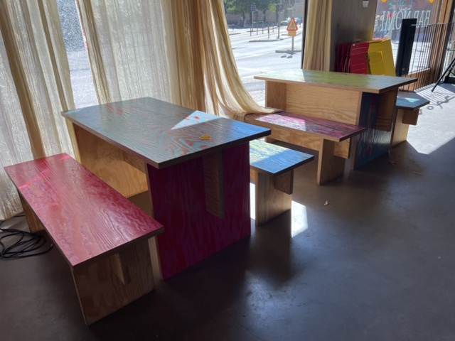 1395473-1 Matbord med bänkar – 2 st bord och 4 st bänkar