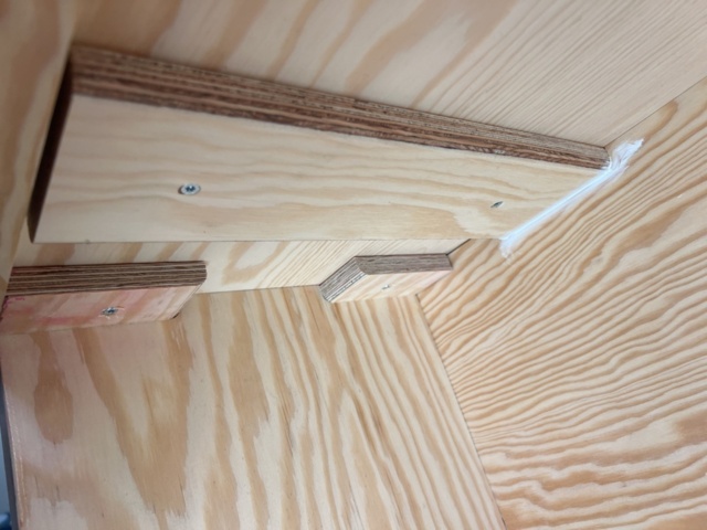 1395473-4 Matbord med bänkar – 2 st bord och 4 st bänkar