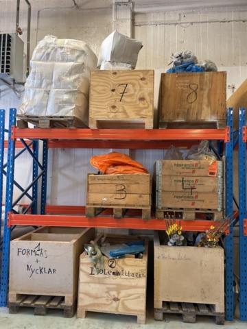 1383110-1 Samling med diverse distanser och tillbehör för betonggjutning