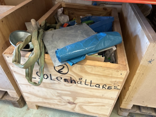 1383110-4 Samling med diverse distanser och tillbehör för betonggjutning