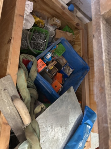 1383110-5 Samling med diverse distanser och tillbehör för betonggjutning