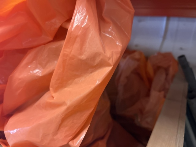 1383110-12 Samling med diverse distanser och tillbehör för betonggjutning