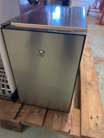 1383126-4 Coffee machine with milk cooler - WMF Presto