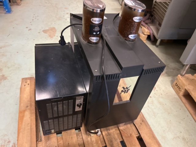 1383126-8 Coffee machine with milk cooler - WMF Presto