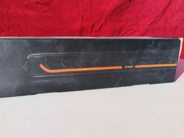 1331803-2 Ledramp Strands DK Identity 20"