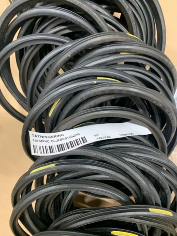 1094614-4 Vattenmätarkonsoler, tätningsringar & rörklammor