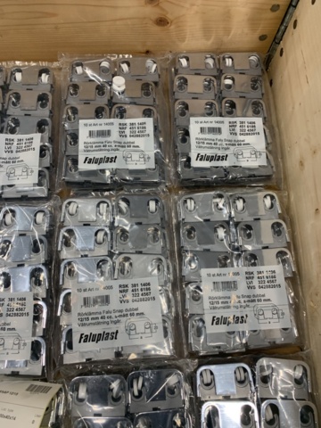 1094614-8 Vattenmätarkonsoler, tätningsringar & rörklammor