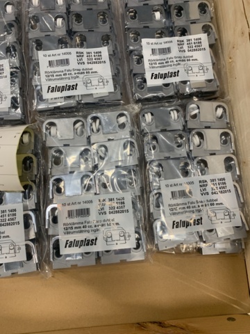 1094614-9 Vattenmätarkonsoler, tätningsringar & rörklammor