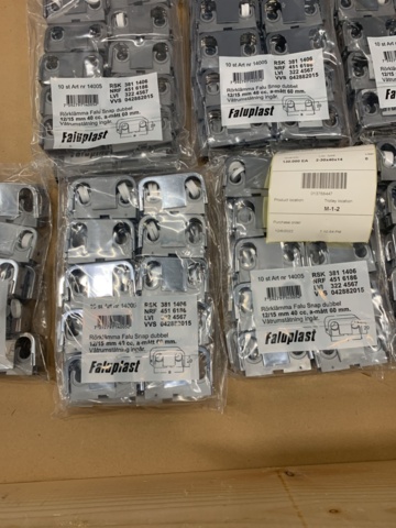 1094614-10 Vattenmätarkonsoler, tätningsringar & rörklammor