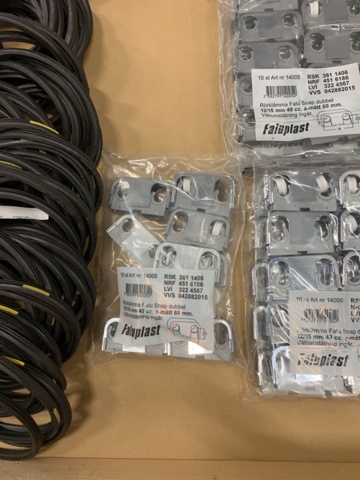 1094614-11 Vattenmätarkonsoler, tätningsringar & rörklammor