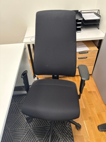 1356961-4 Kontorsmöbler