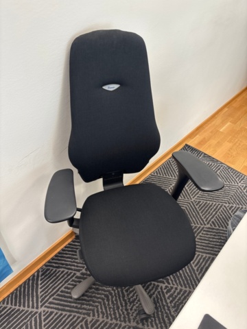 1356962-5 Skrivbord, kontorsstol, dataskärm, headset