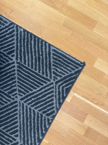 1356962-6 Skrivbord, kontorsstol, dataskärm, headset