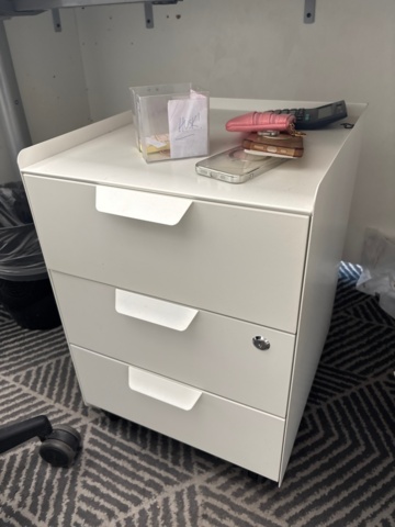 1356965-4 Skrivbord, kontorsstol, hurts, dataskärm, headset