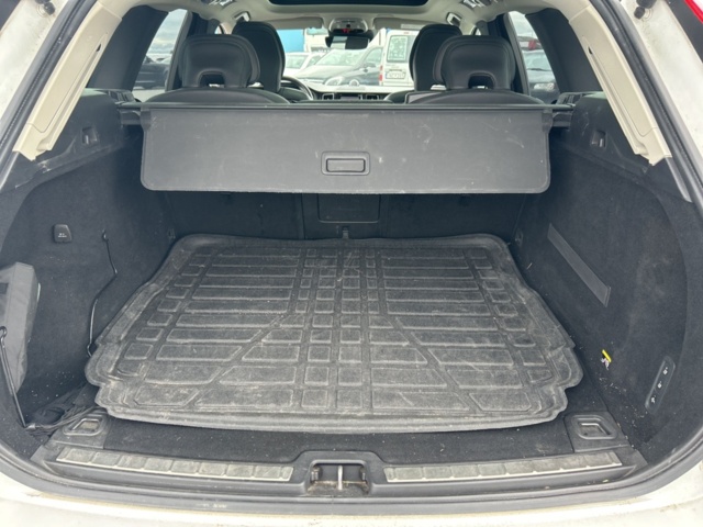 1383175-30 Volvo XC60 Recharge T8 AWD Geartronic, 392hk, 2019