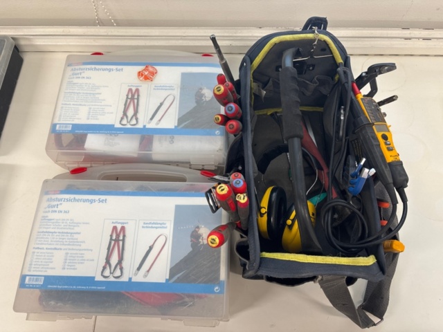 1368428-1 Fallskyddsselar 2 st, verktygsväska med elverktyg